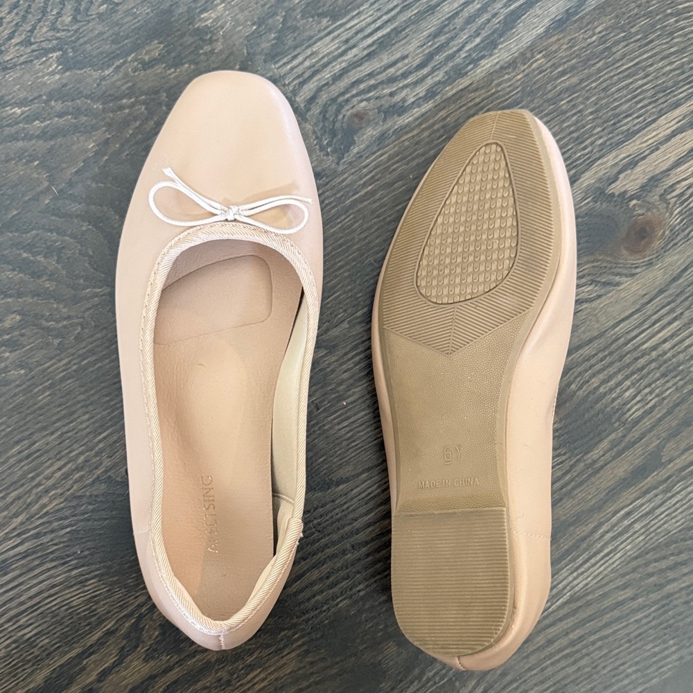 Tan Women's Flats Size 6